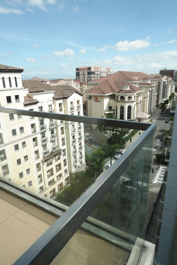 One Palm Tree Villas Manila Exterior photo