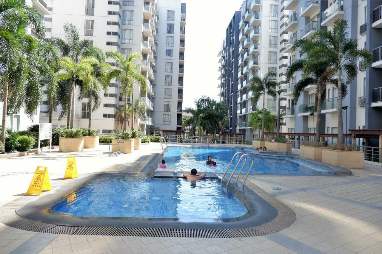 One Palm Tree Villas Manila Exterior photo
